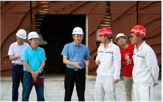 歡迎三沙市市委常委，市長鄧忠蒞臨我司承接的三沙廣場項目，三沙文體館項目現(xiàn)場調(diào)研并指導(dǎo)